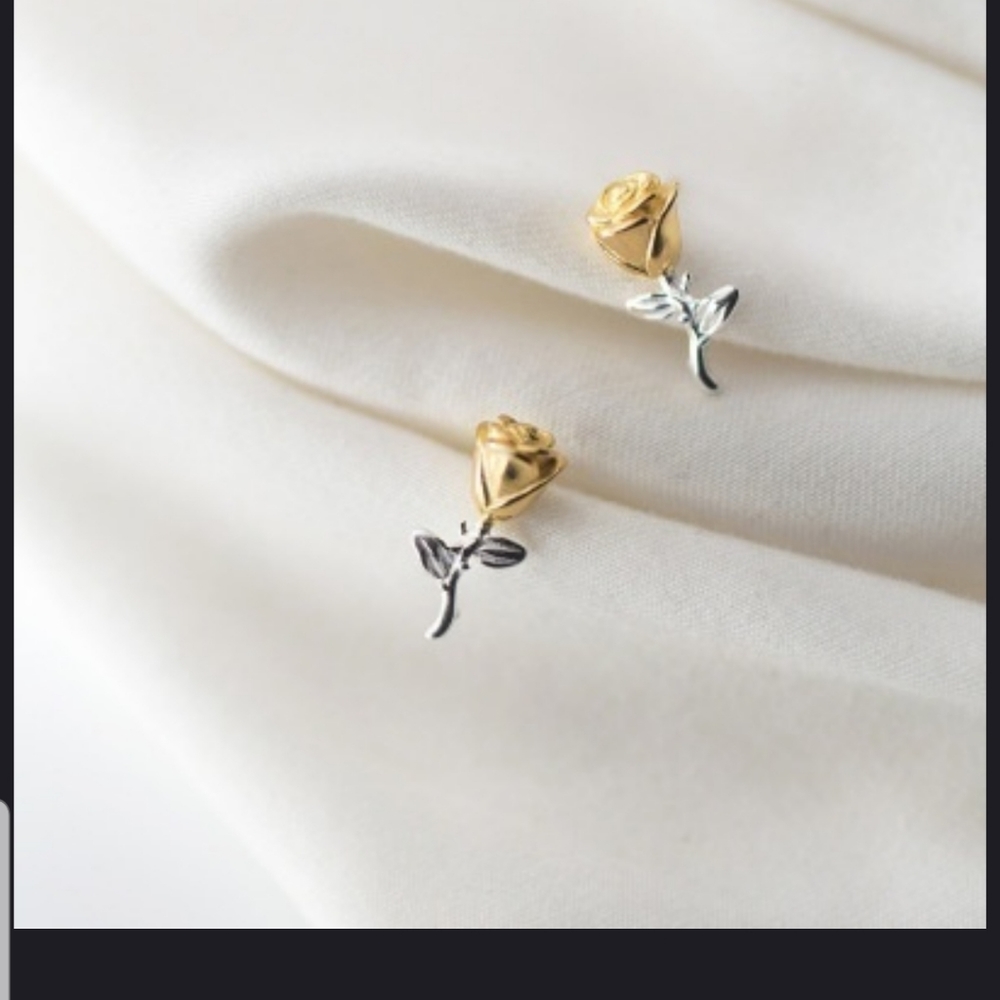 🌹🌹Pretty Two Tone Rose earring studs🌹🌹 - Picture 2 of 6